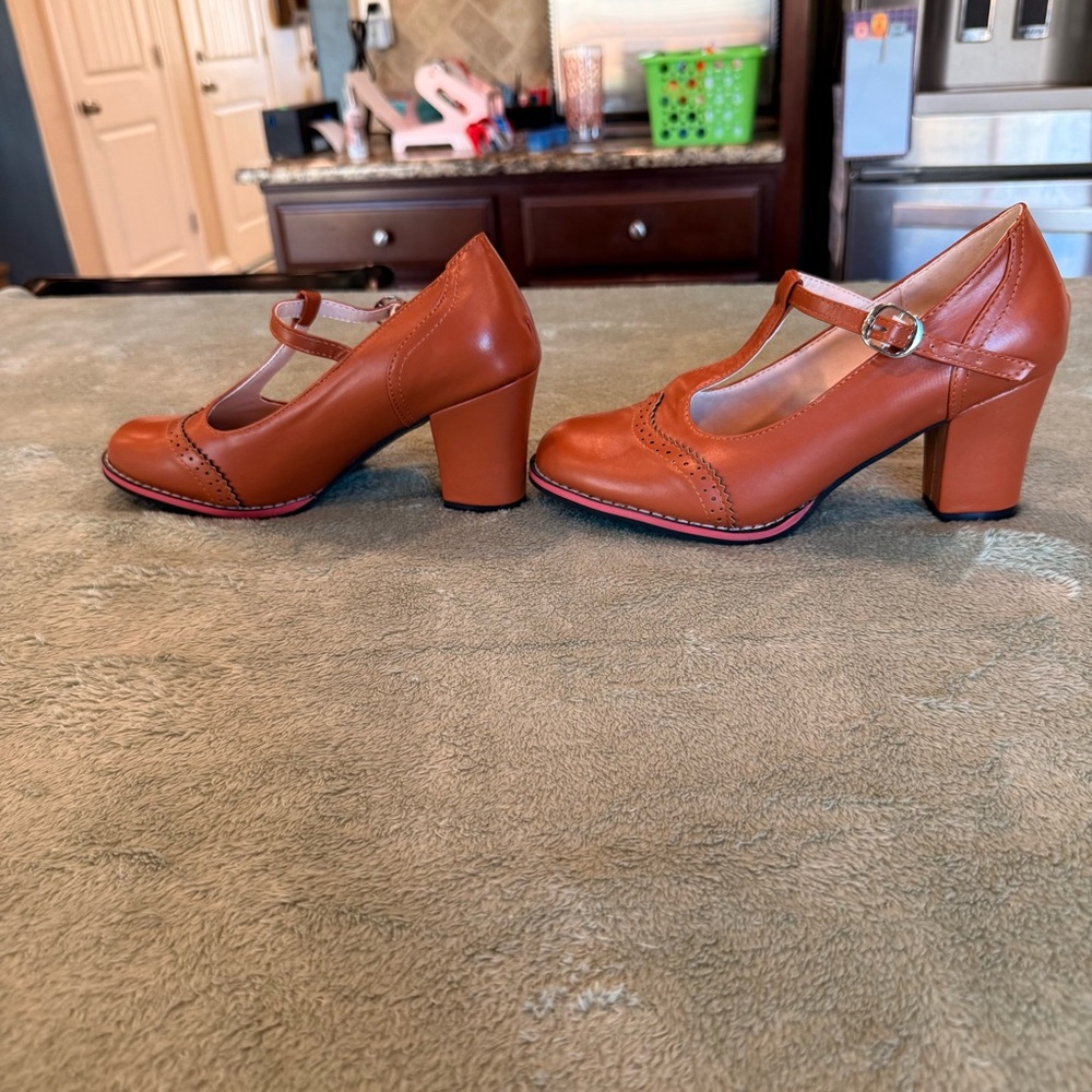 T-Strap Brogue Flats in women’s size 8 new no box - Picture 3 of 14